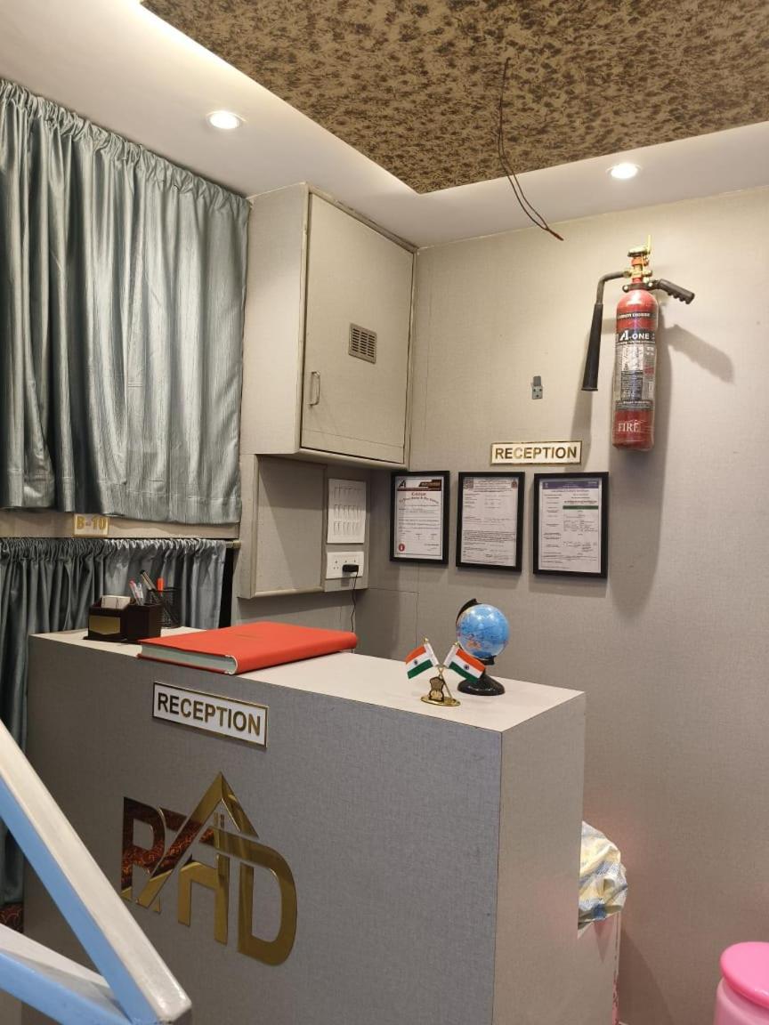 Rest Inn Hostel Dormitory Mumbai Bagian luar foto