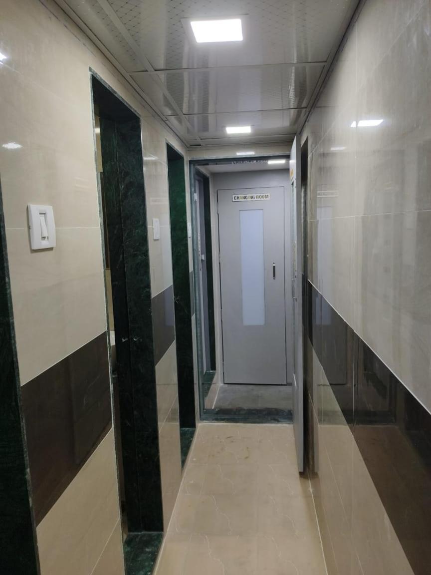 Rest Inn Hostel Dormitory Mumbai Bagian luar foto
